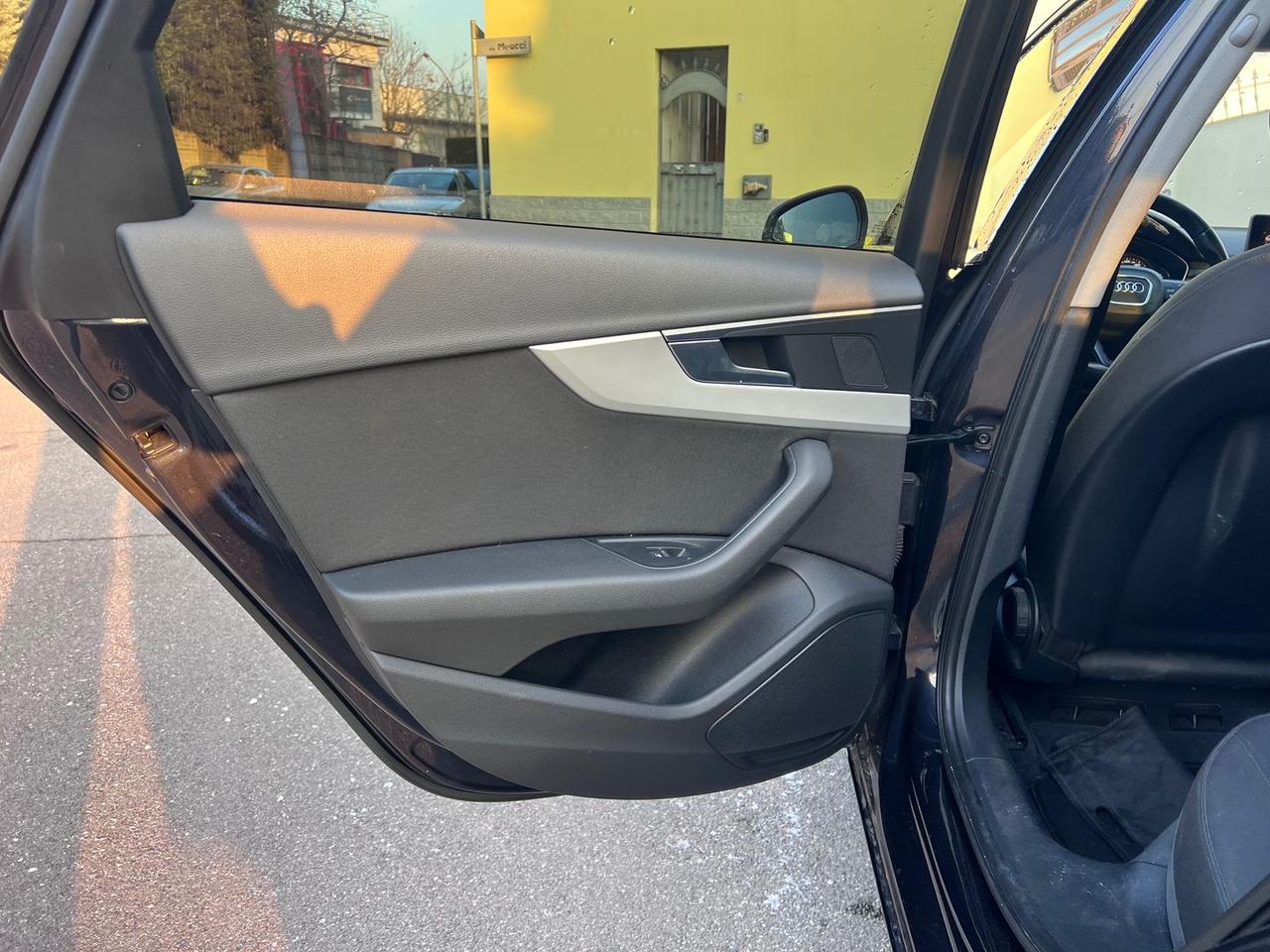 Audi A4 2.0 35 TDI Business Sport #8876