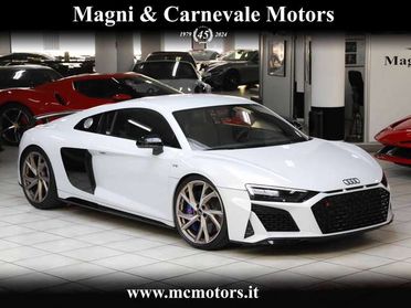 Audi R8 V10 PERFORMANCE|CARBOCERAMIC|B&O|BLACK LOOK|SCARIC