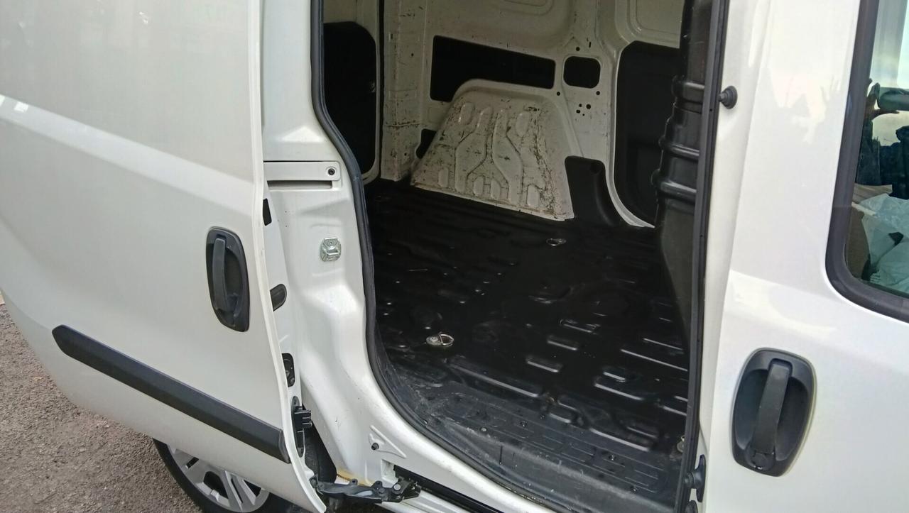 FIAT DOBLO' 1.6 MTJ-AUTOCARRO-3 POSTI
