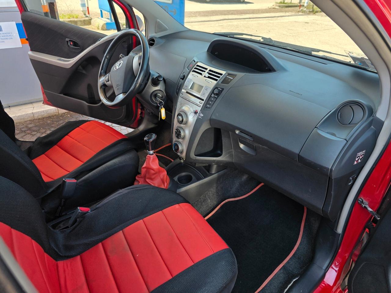 Toyota Yaris 1.0 5 porte con 250.000km Neopatentati ok