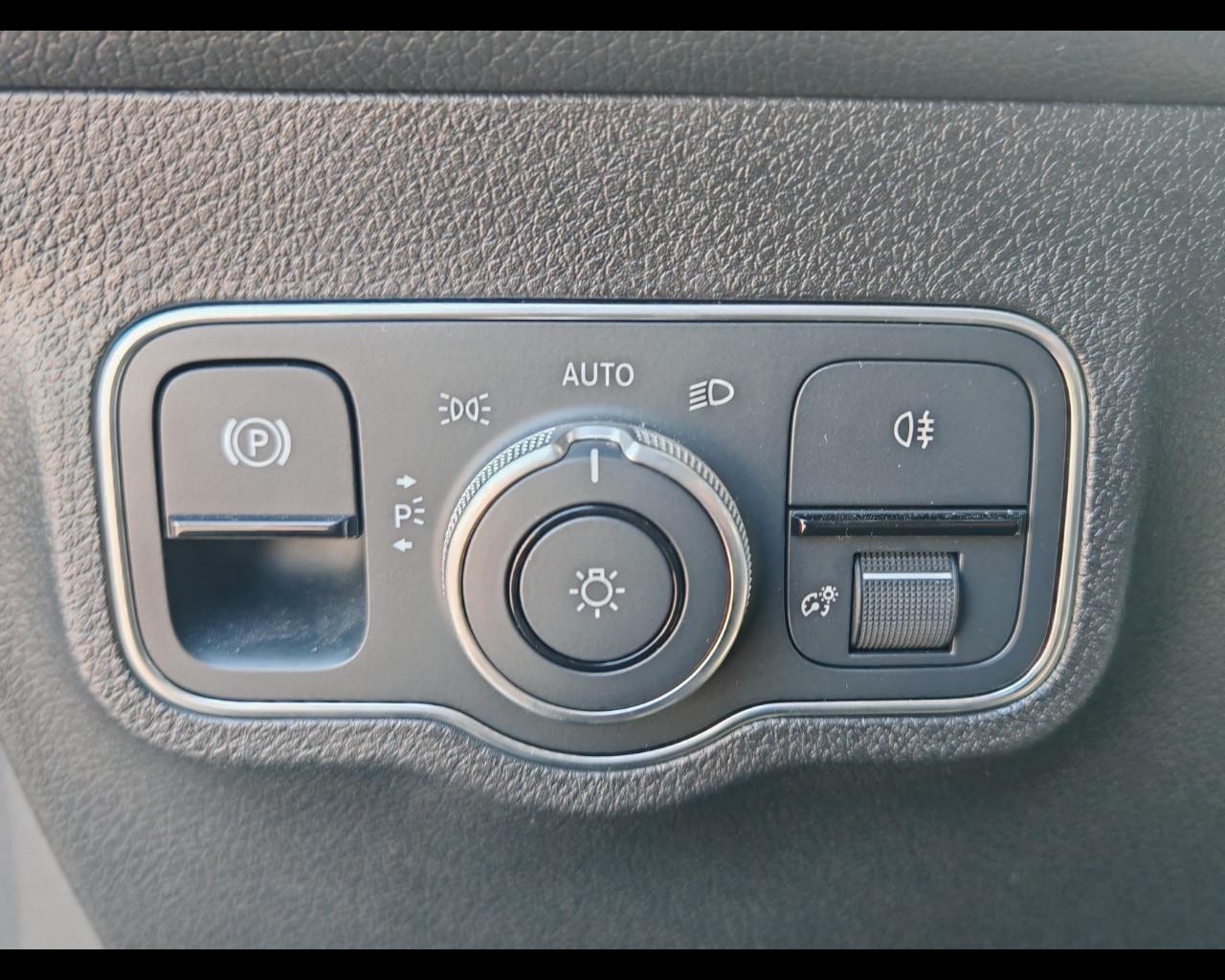Mercedes-Benz GLB (X247) - GLB 200 d Automatic Premium