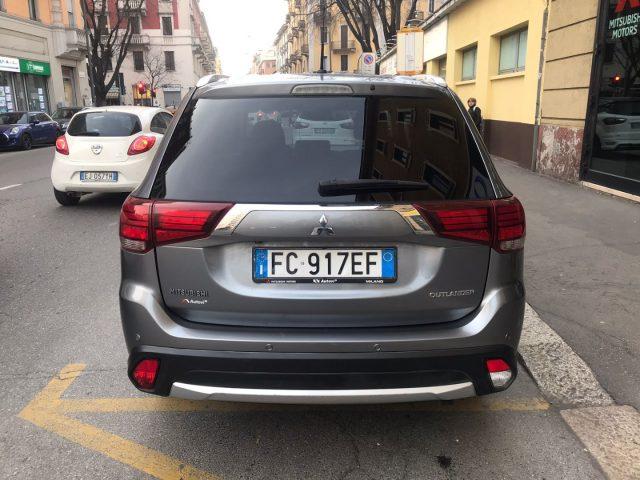 MITSUBISHI Outlander 2.2 DI-D 4WD Instyle Plus Navi