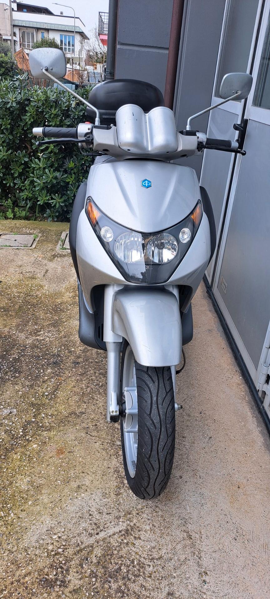 Piaggio Beverly 200