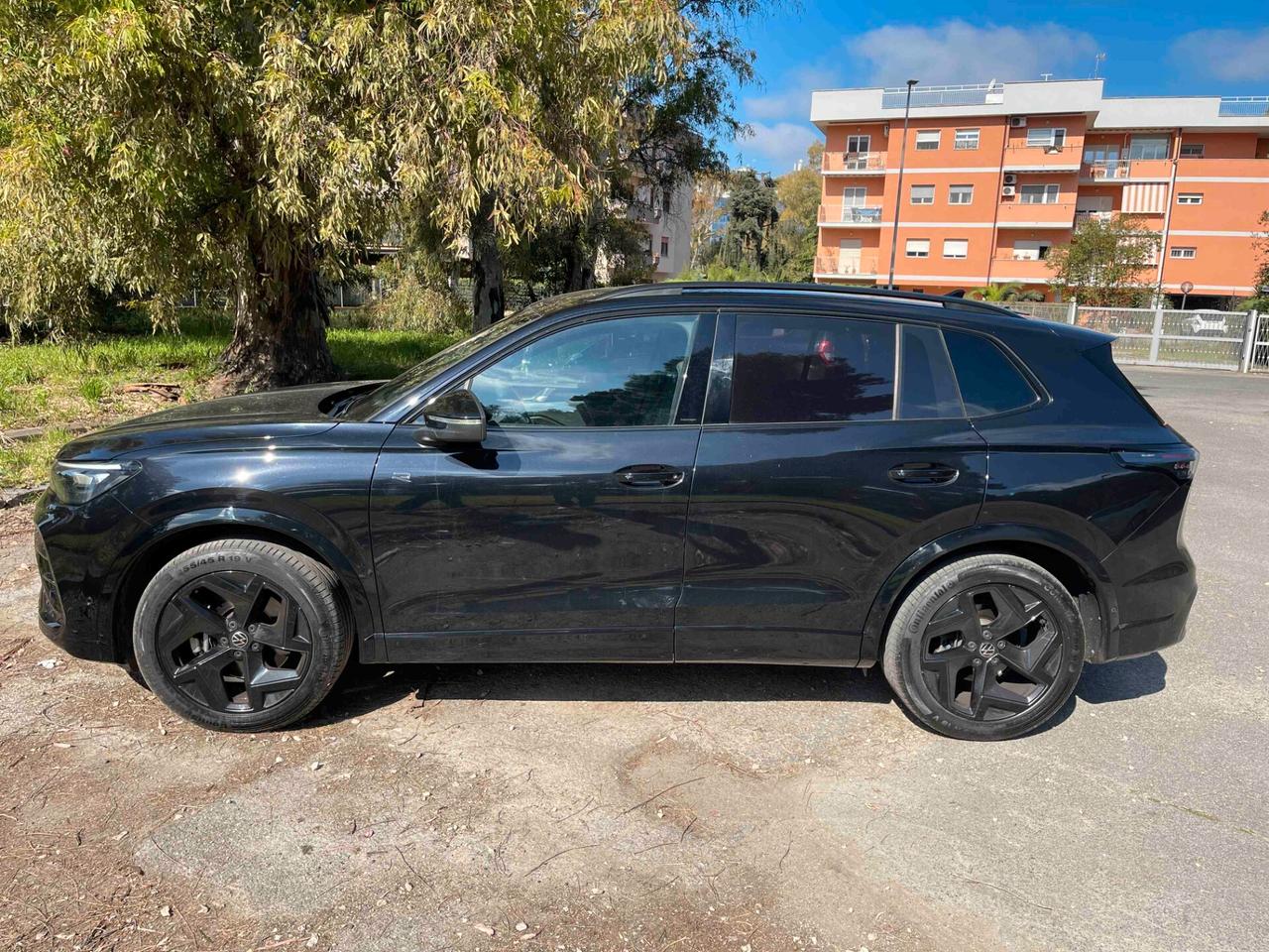 Volkswagen Tiguan 2.0 TDI 150 CV DSG R-Line Black Style Pack Automatica