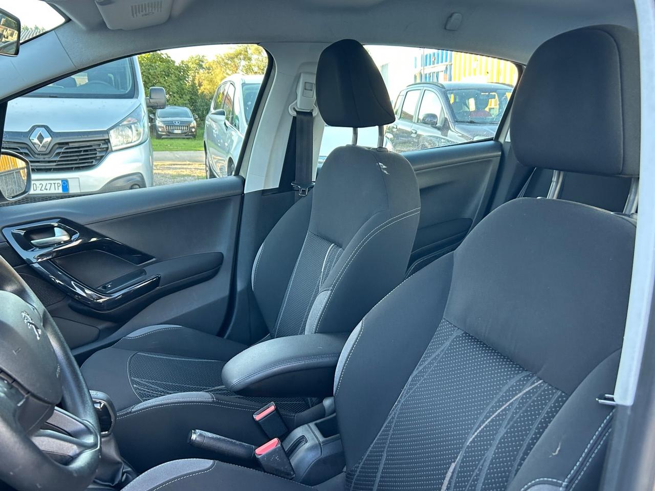 Peugeot 208 1.4 HDi 68 CV 5 porte Allure