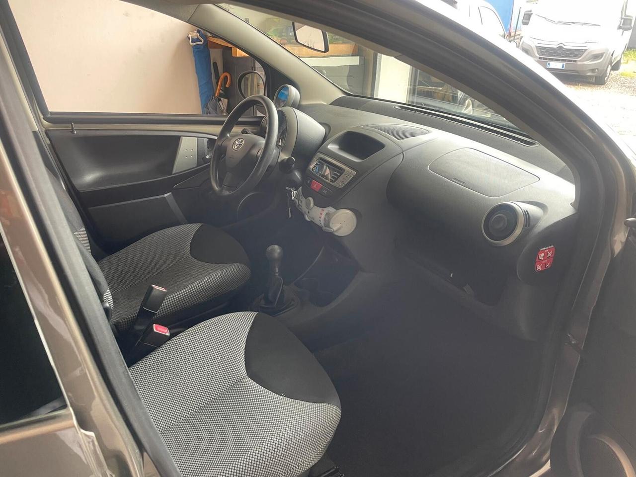 Toyota Aygo 1.0 12V VVT-i 5 porte Tobasco(X NEOPATENTATI)