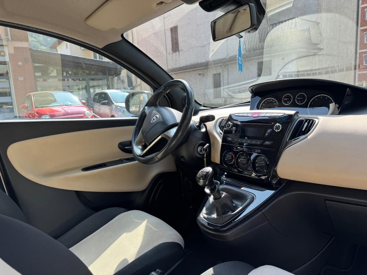 Lancia Ypsilon 1.2 69 CV 5 porte OK NEOPATENTATI