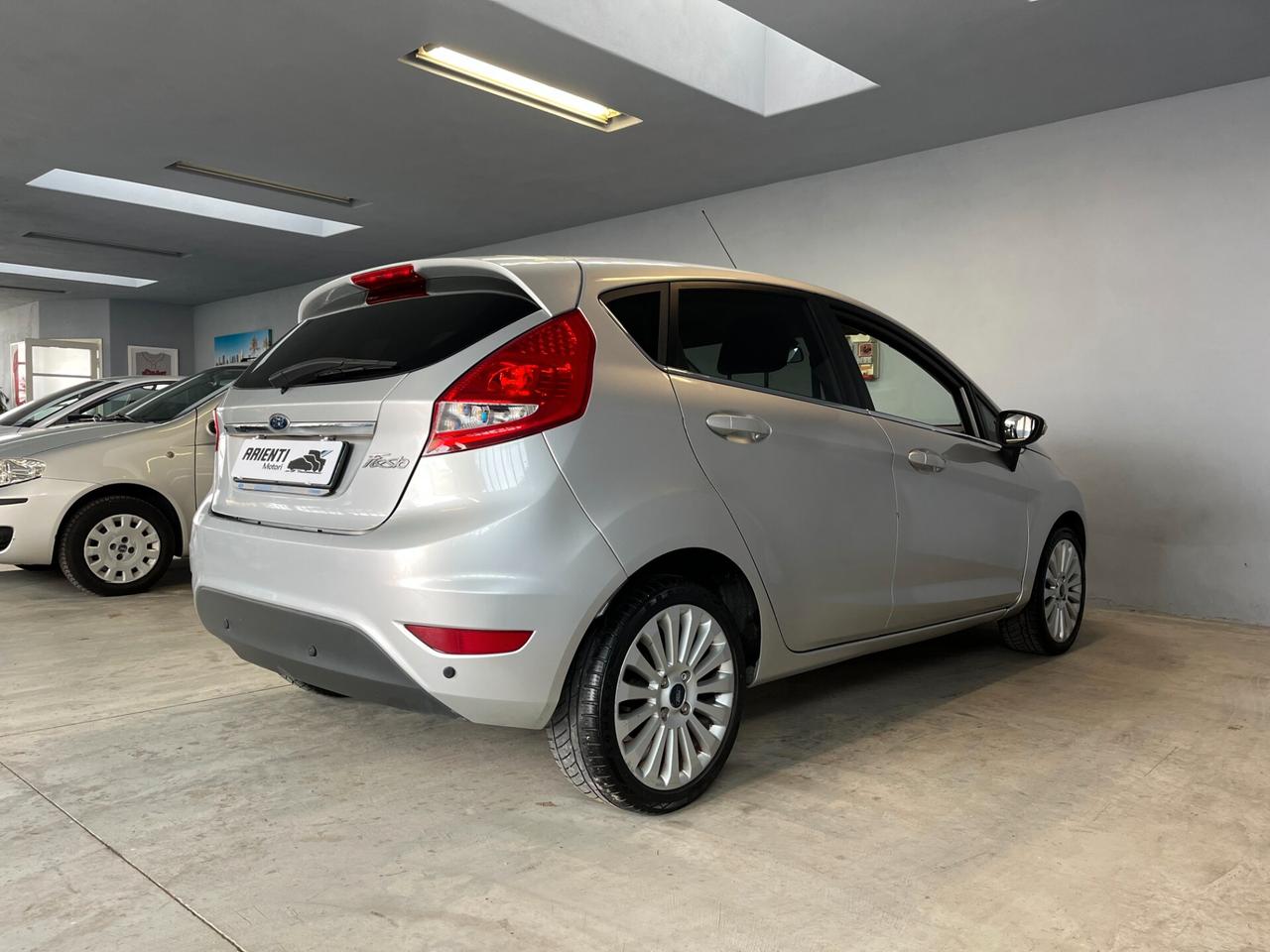 Ford Fiesta 1.2cc TITANIUM 82cv 5 PORTE x NEOPATENTATI