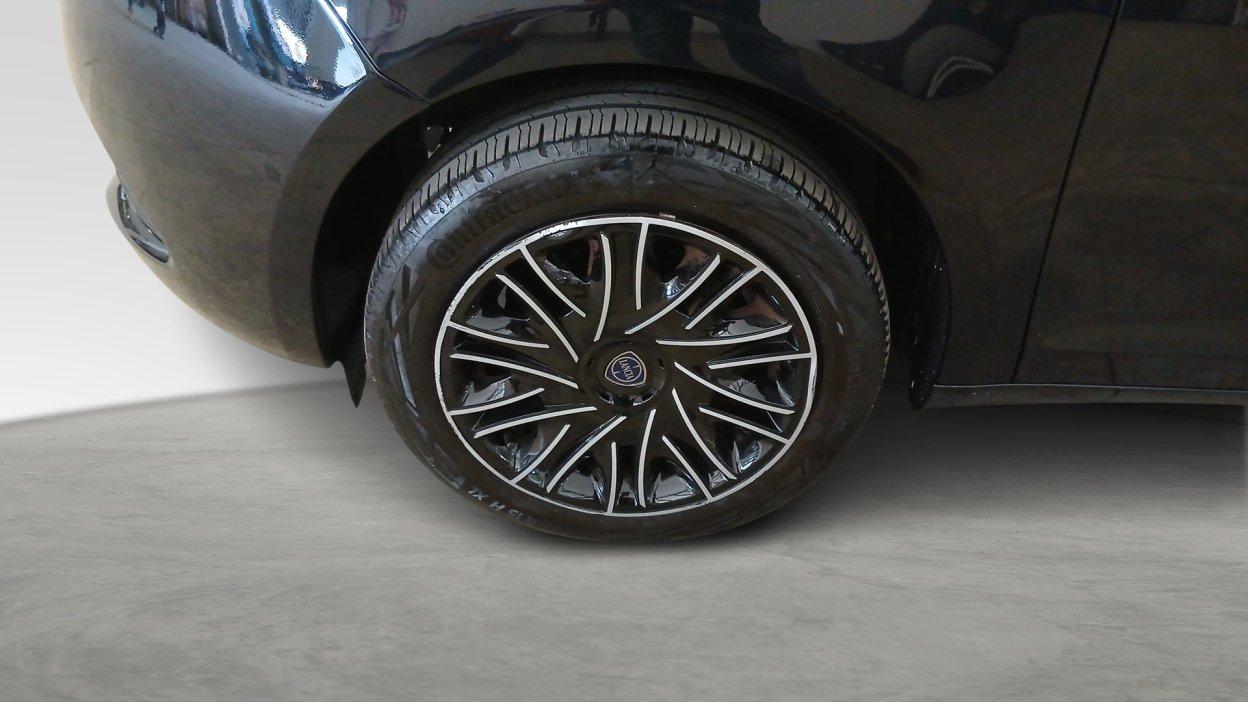 LANCIA Ypsilon 3ª serie - Ypsilon 1.2 69 CV 5 porte GPL Ecochic Black and Noir