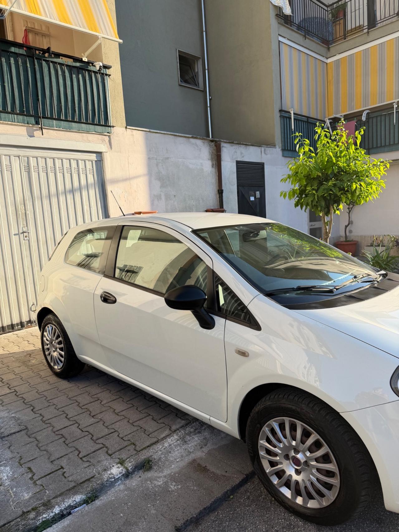 Fiat Punto 1.3 MJT II S&S 85 CV 3 porte ECO Lounge