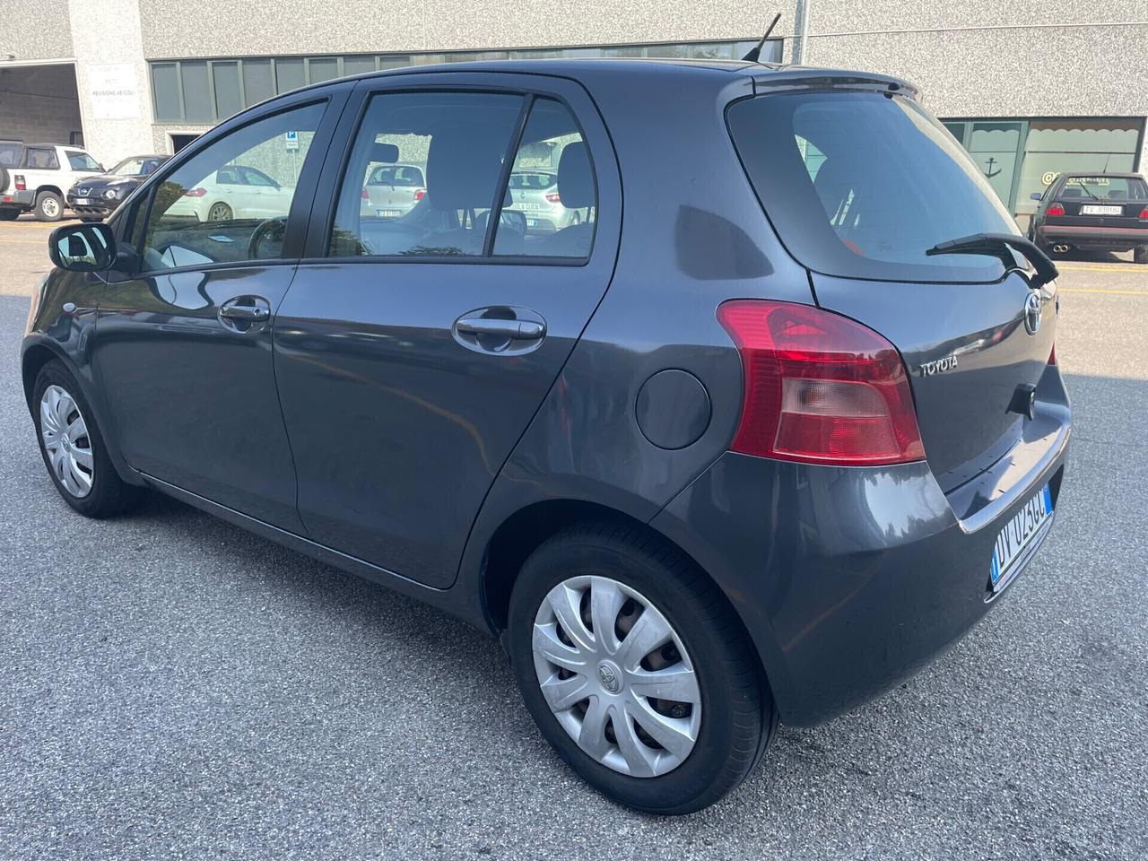 Toyota Yaris 1.3 5 porte Navi*Automatik*Solo 86000*