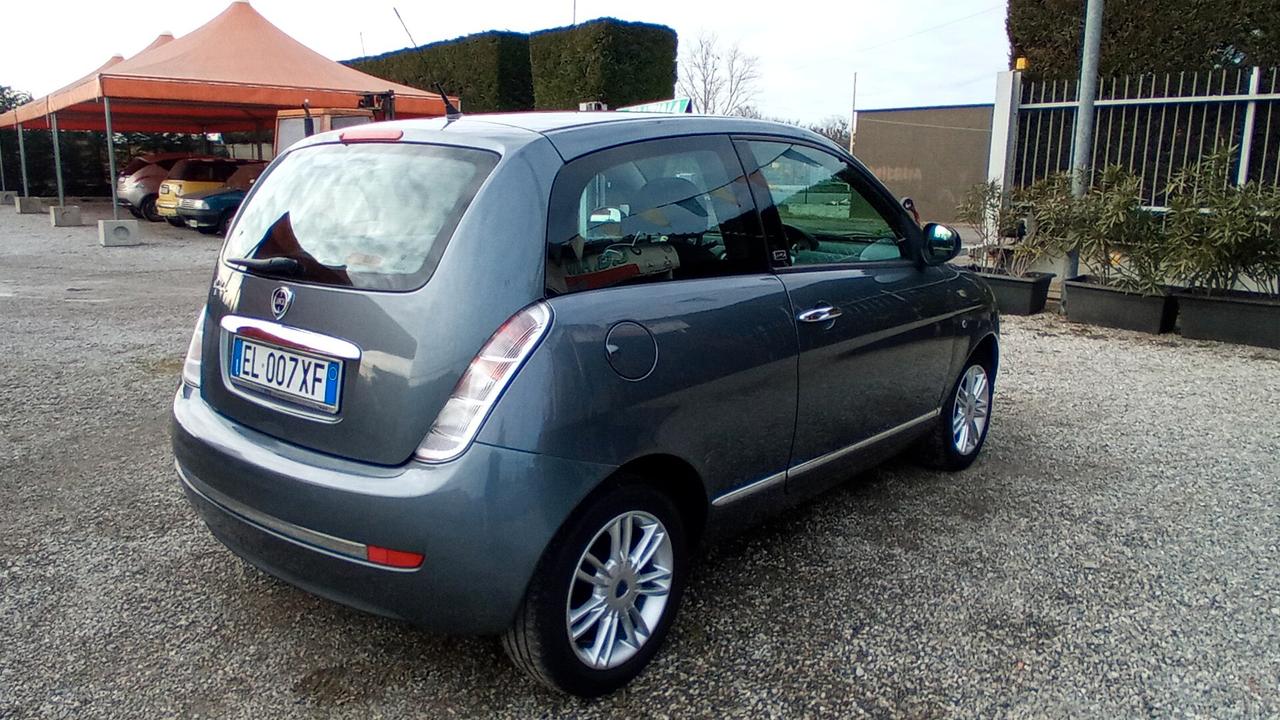 Lancia Ypsilon 1.2 69 CV Unyca 3p Adatta a Neopatentati