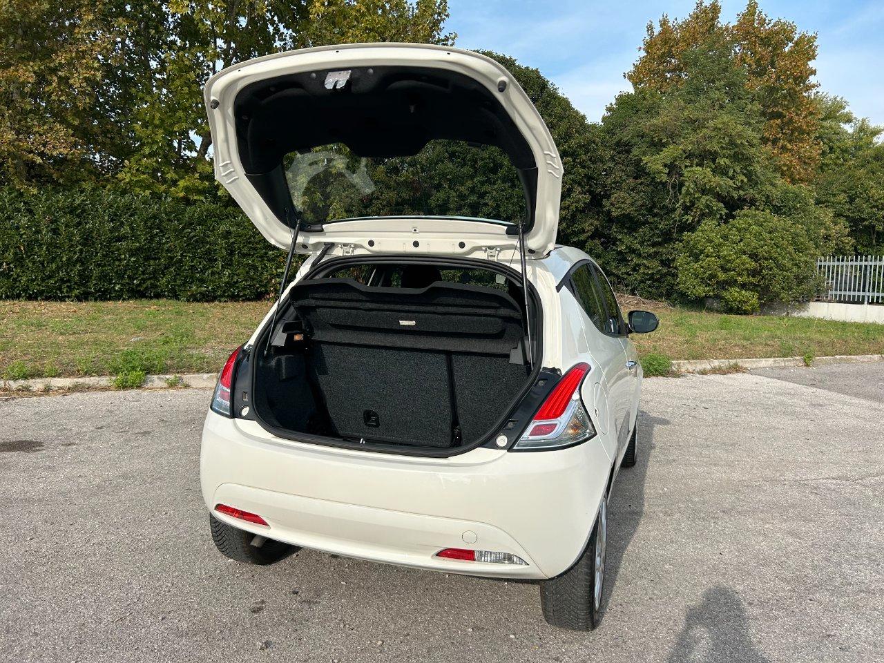 Lancia Ypsilon 5 Porte Ypsilon 1.2 GPL Silver 69cv