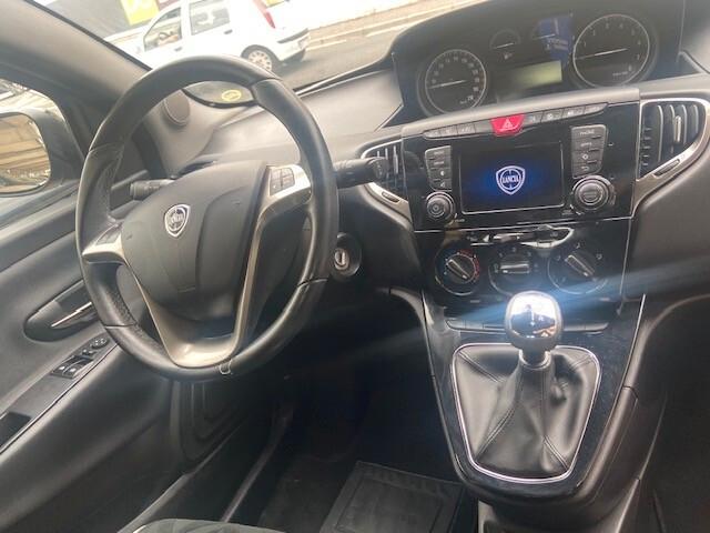 LANCIA YPSILON AUTOMATICA FULL OPTIONAL