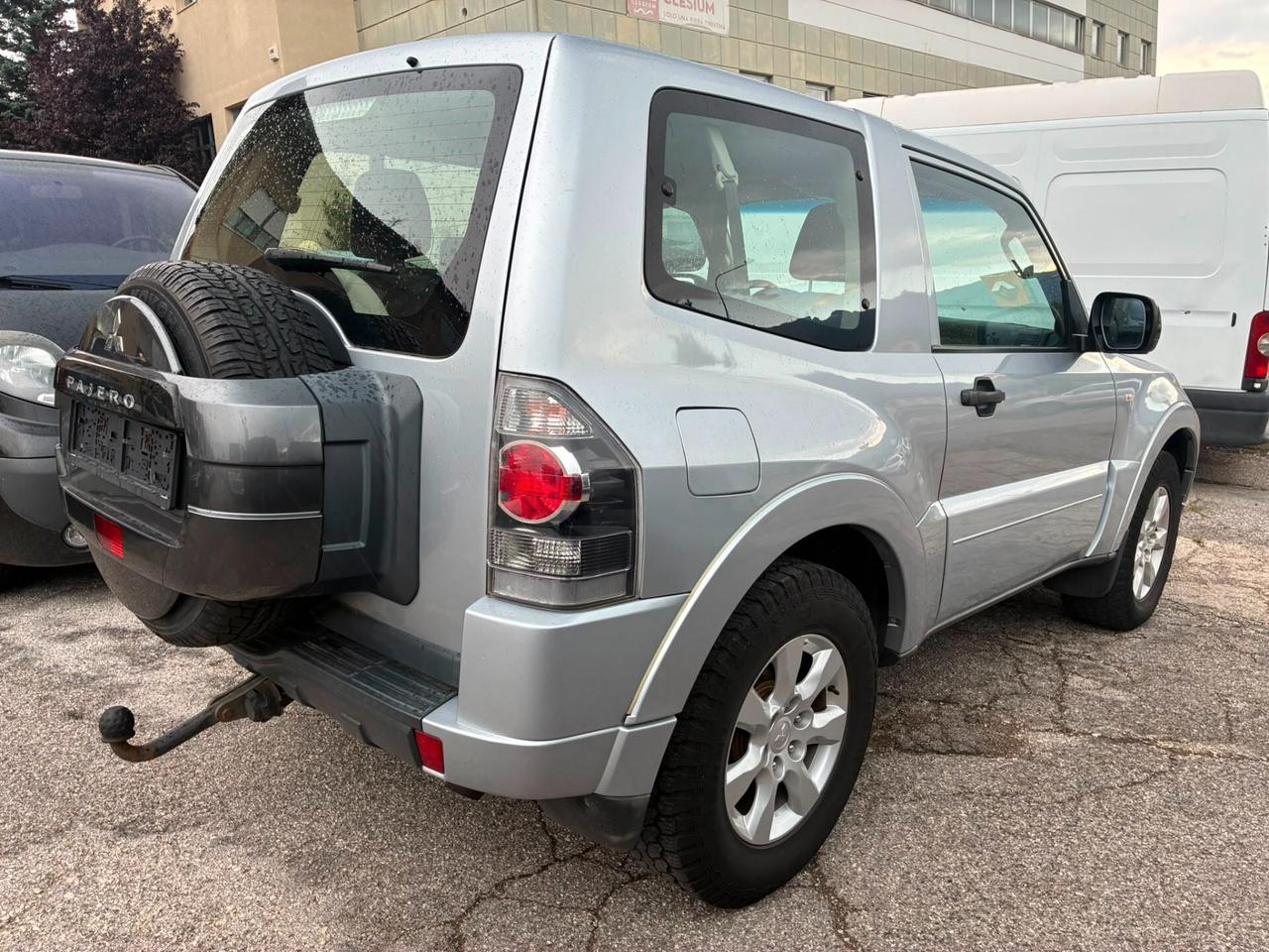 Mitsubishi Pajero 3.2 DI-D 3PORTE GANCIO TRAINO - MANUALE