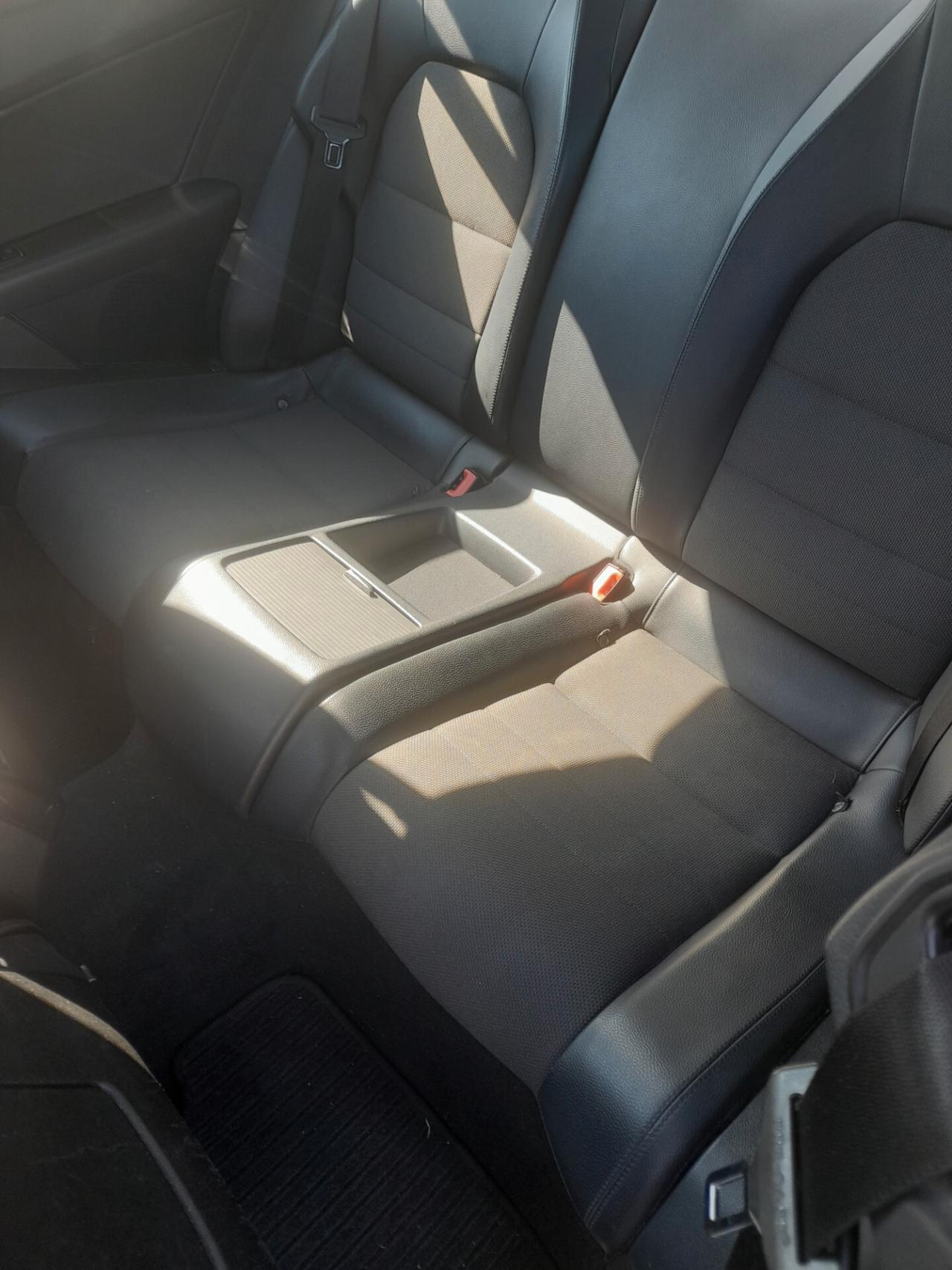 Mercedes-benz E 220 CDI BlueEFFICIENCY Avantgarde