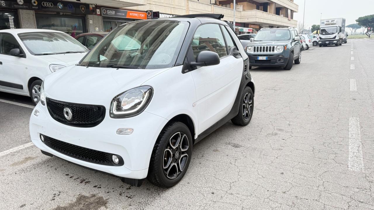 Smart ForTwo 90 0.9 T twinamic CABRIO PASSION LED NAVI KAMERA PDC PACK AMBIENT PACK SPORT PDC