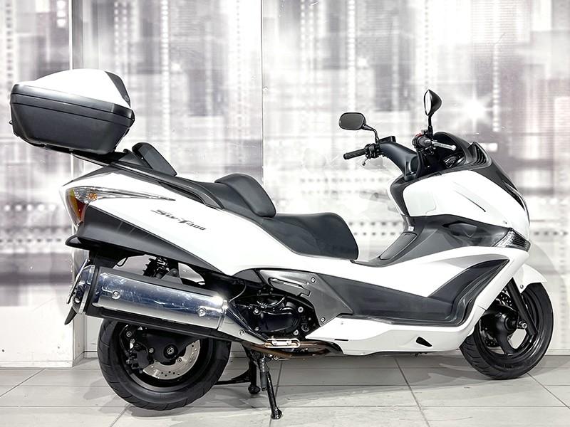 Honda SW-T 400 con bauletto