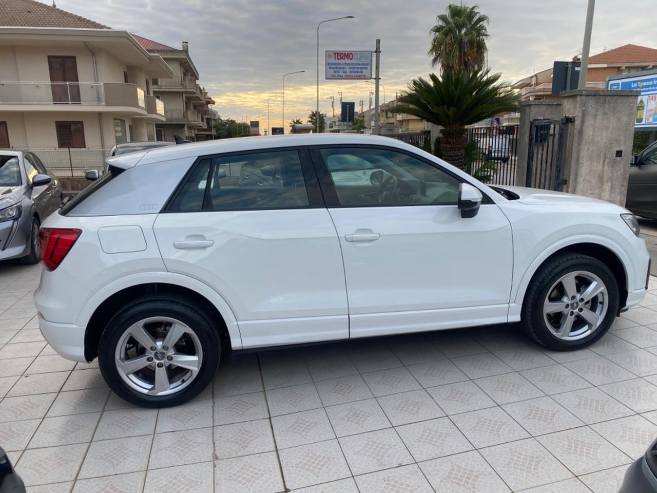 Audi Q2 30 TDI Identity Black