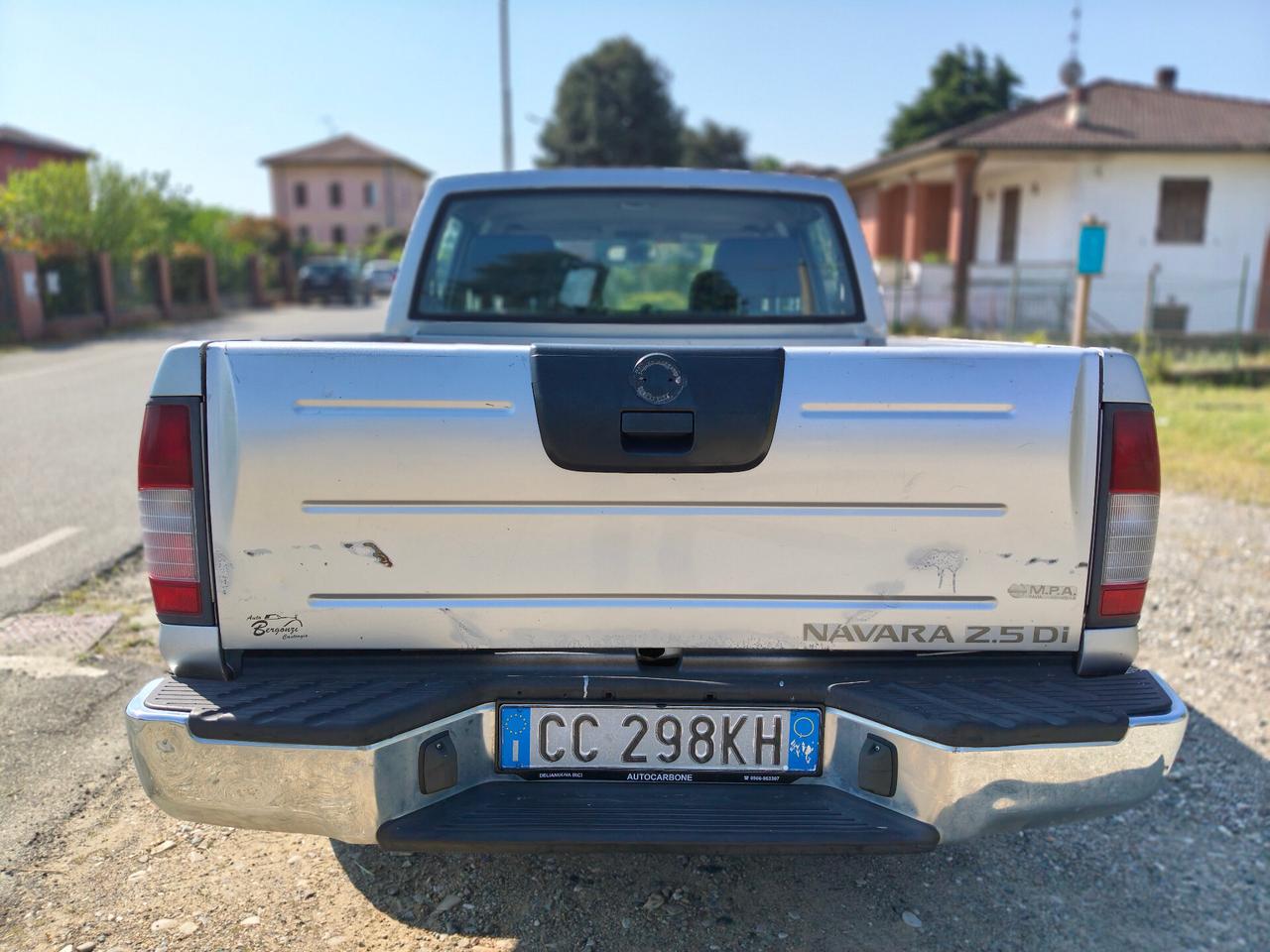 Nissan Navara Double Cab 2.5 td 133cv