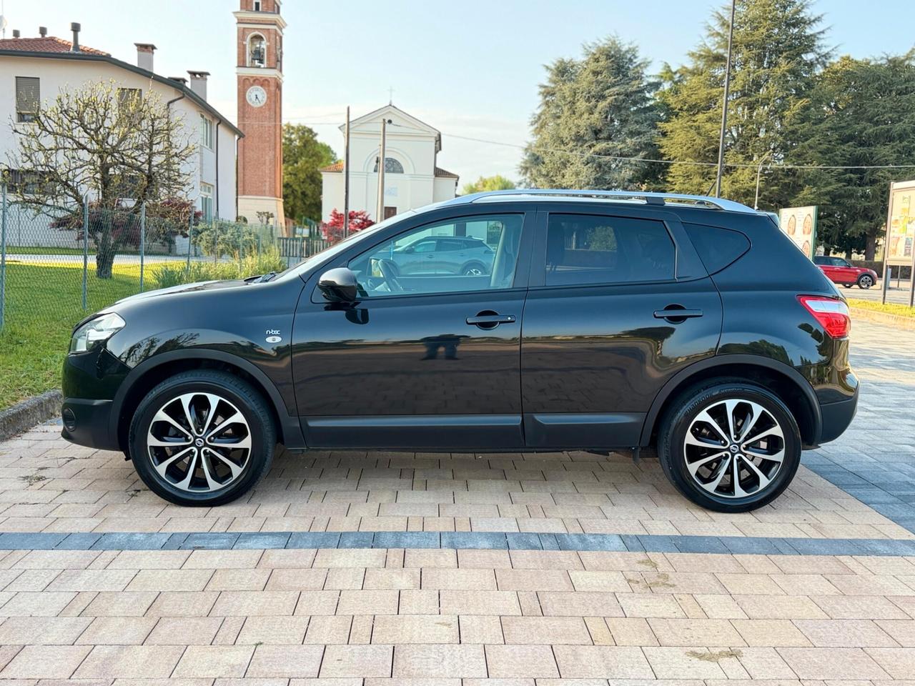 Nissan Qashqai 2.0 dCi DPF 4x4WD aut. Tekna