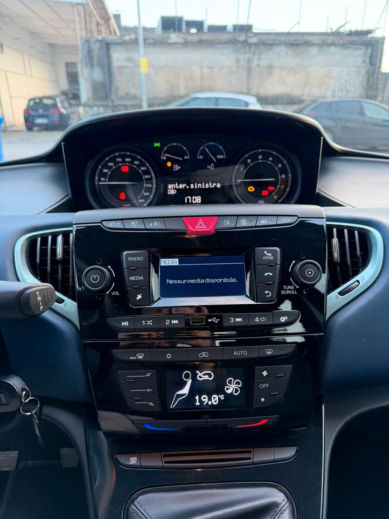 Lancia Ypsilon 1.0 FireFly 5 porte S&S Hybrid Platino