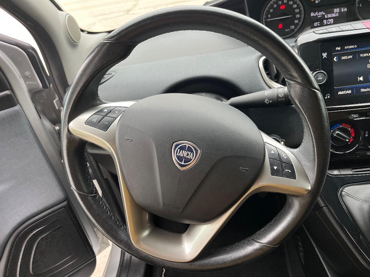 LANCIA Ypsilon 1.0 5p. Hybrid Silver SENSORI PARK