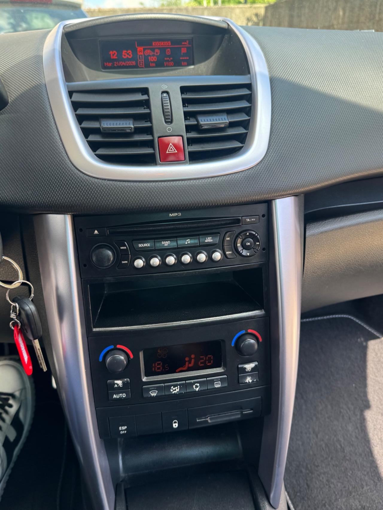 Peugeot 207 1.6 HDi 110CV CC Féline