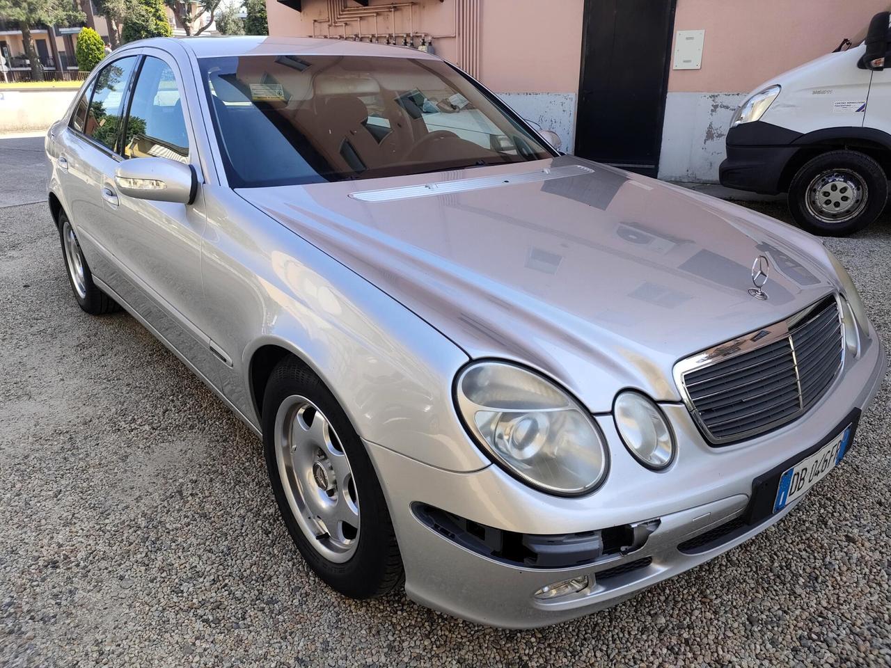 Mercedes-benz E 200 K METANO leggere annuncio