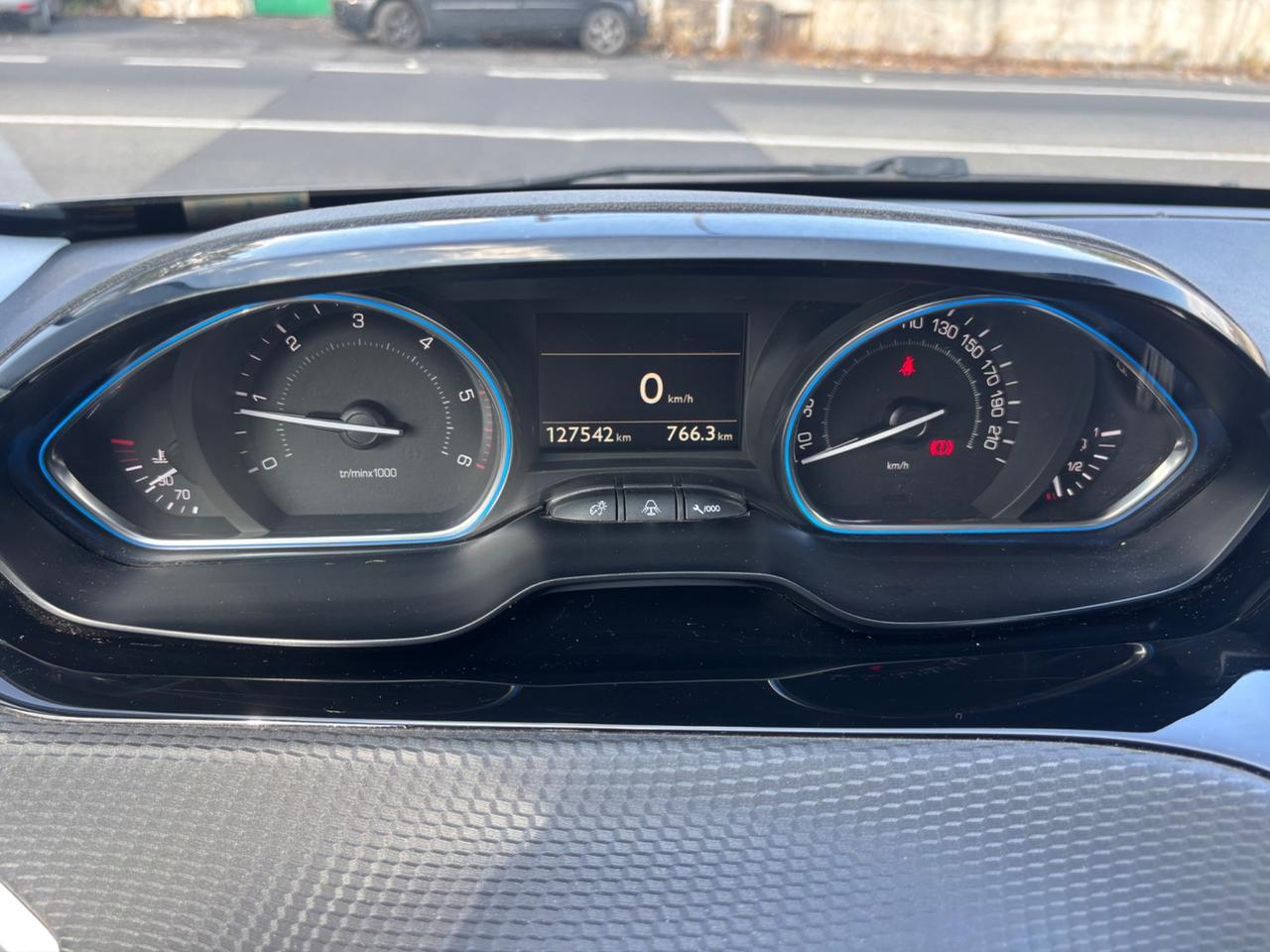 Peugeot 2008 1.6 hdi Allure