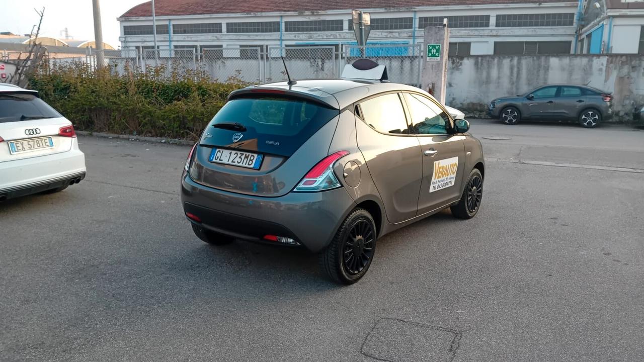 Lancia Ypsilon 1.0 FireFly 5 porte S&S Hybrid UnYca