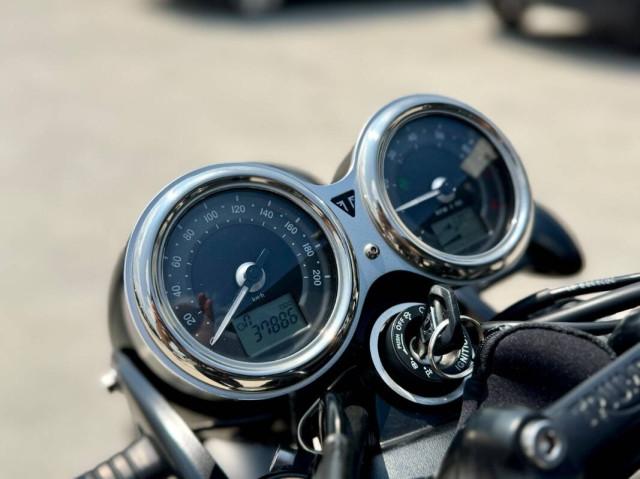 Triumph Bonneville 900 T100 Black my17