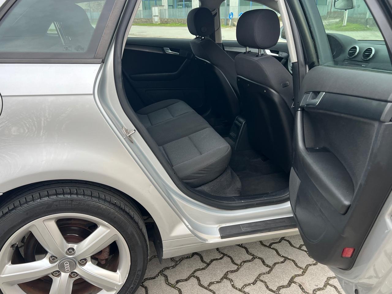 Audi A3 1.6 TDI 105 CV CR Ambiente