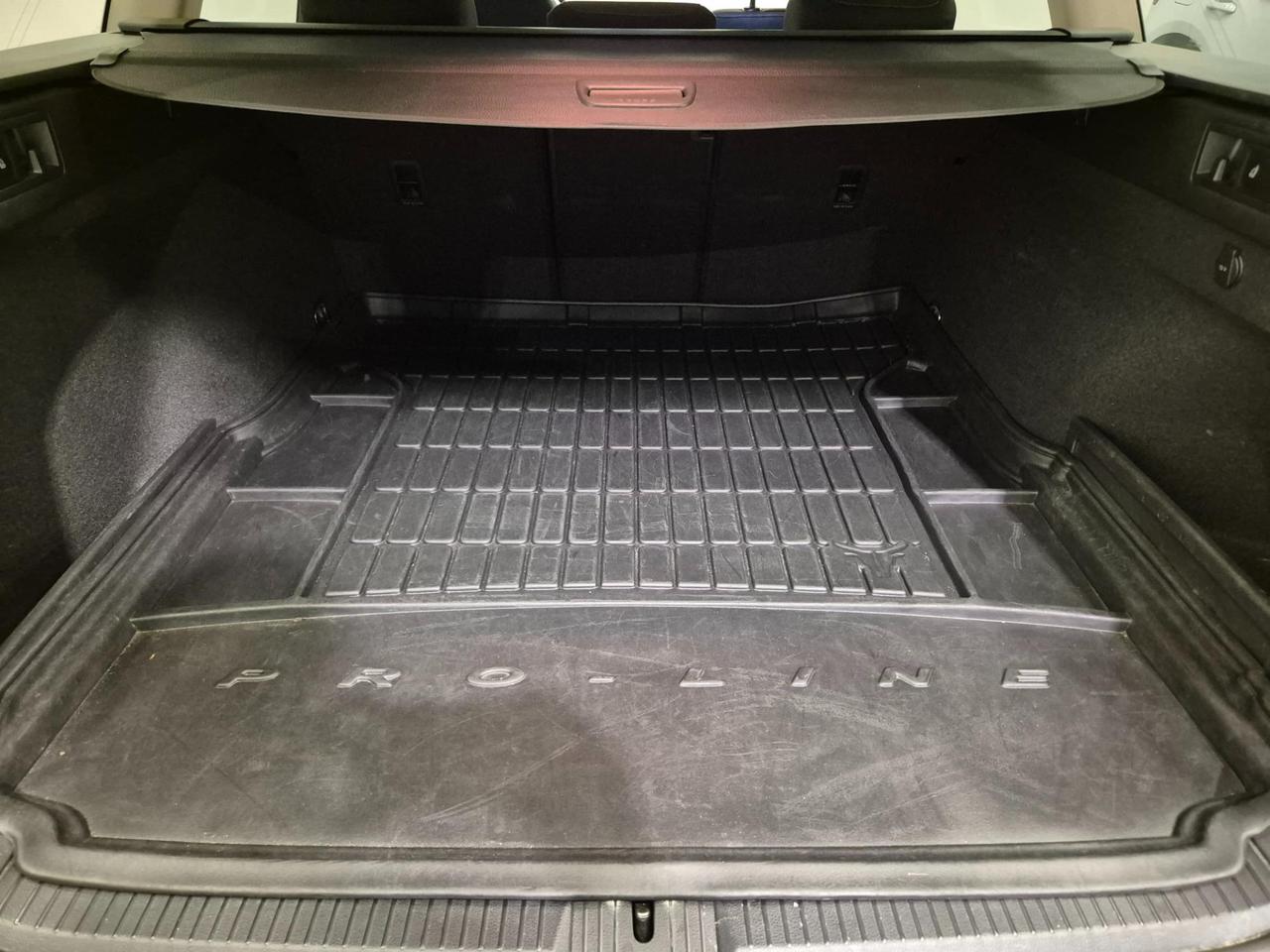 Volkswagen Passat Variant 1.6 TDI Trendline 120cv - Sens. Park. - Bluetooth