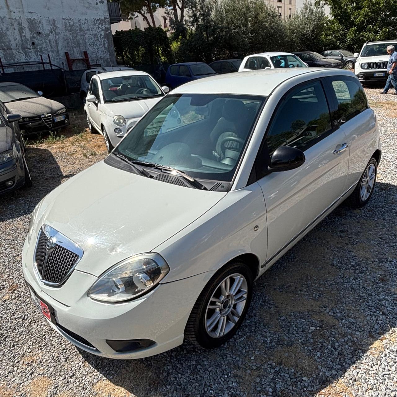Lancia Ypsilon 1.3 MJT 75 CV Unyca