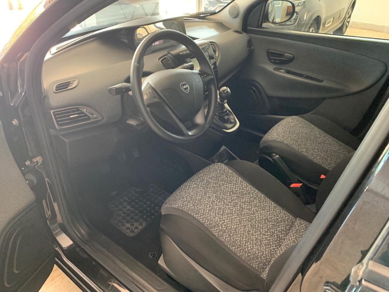 Lancia Ypsilon 1.0 FireFly 5 porte S&S Hybrid Silver Plus