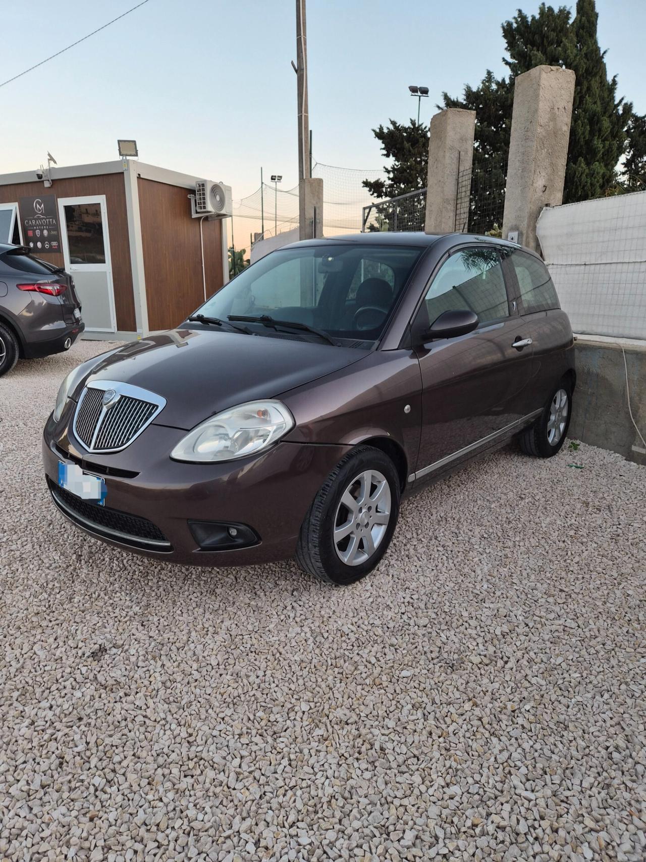 Lancia Ypsilon 1.4 Platino