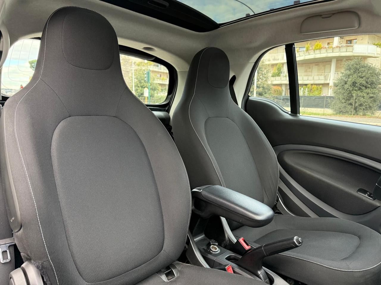 Smart ForTwo 1.0 71cv Coupe Clima cambio Auto Full led tetto panoramico