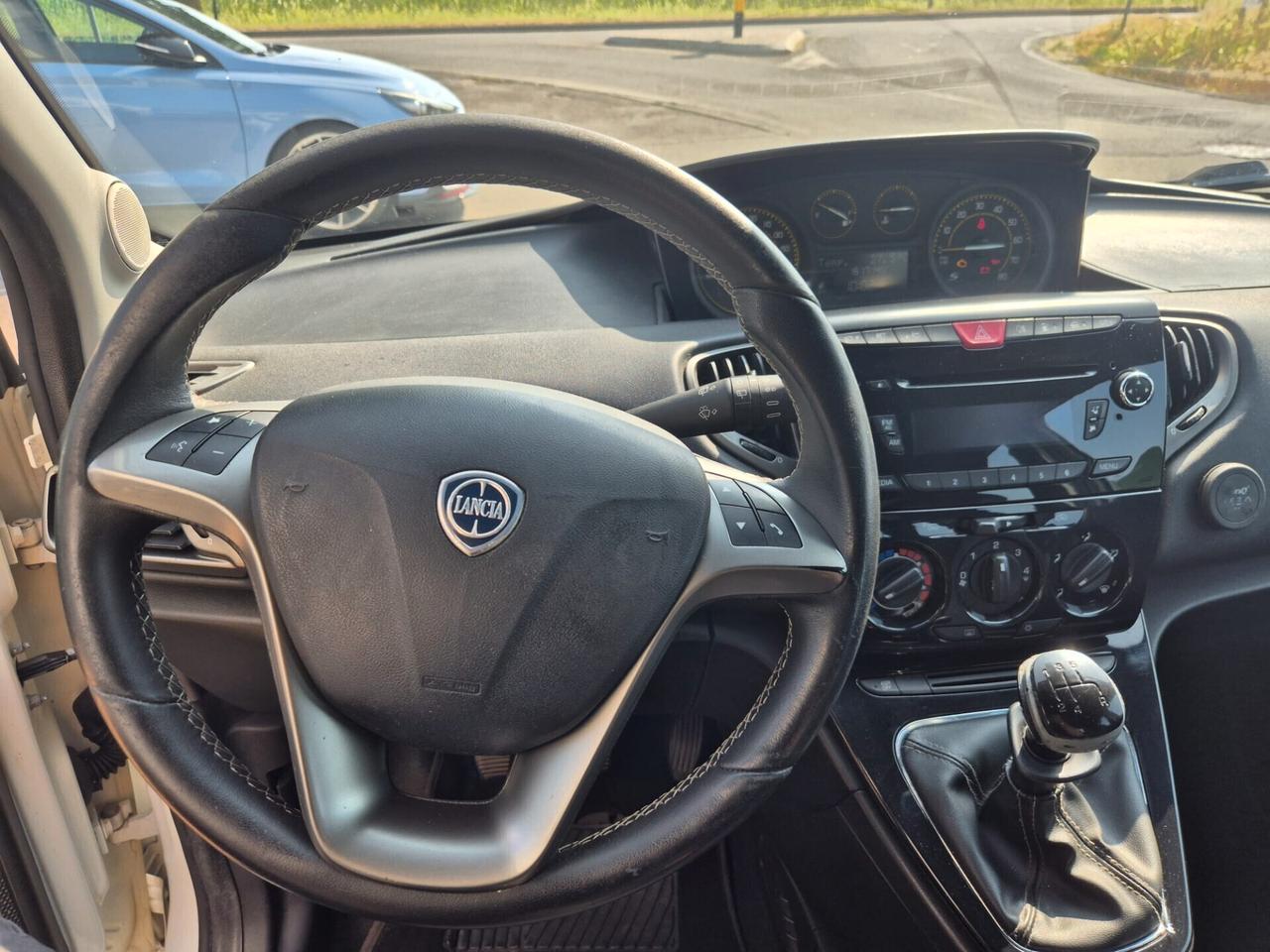 Lancia Ypsilon 1.2 69 CV 5 porte GPL Ecochic S Momodesign