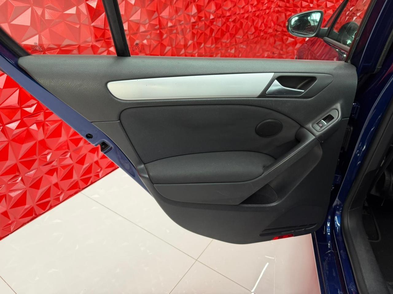 Volkswagen Golf 1.6 TDI DSG 5p. Highline OK NEOPATENTATI