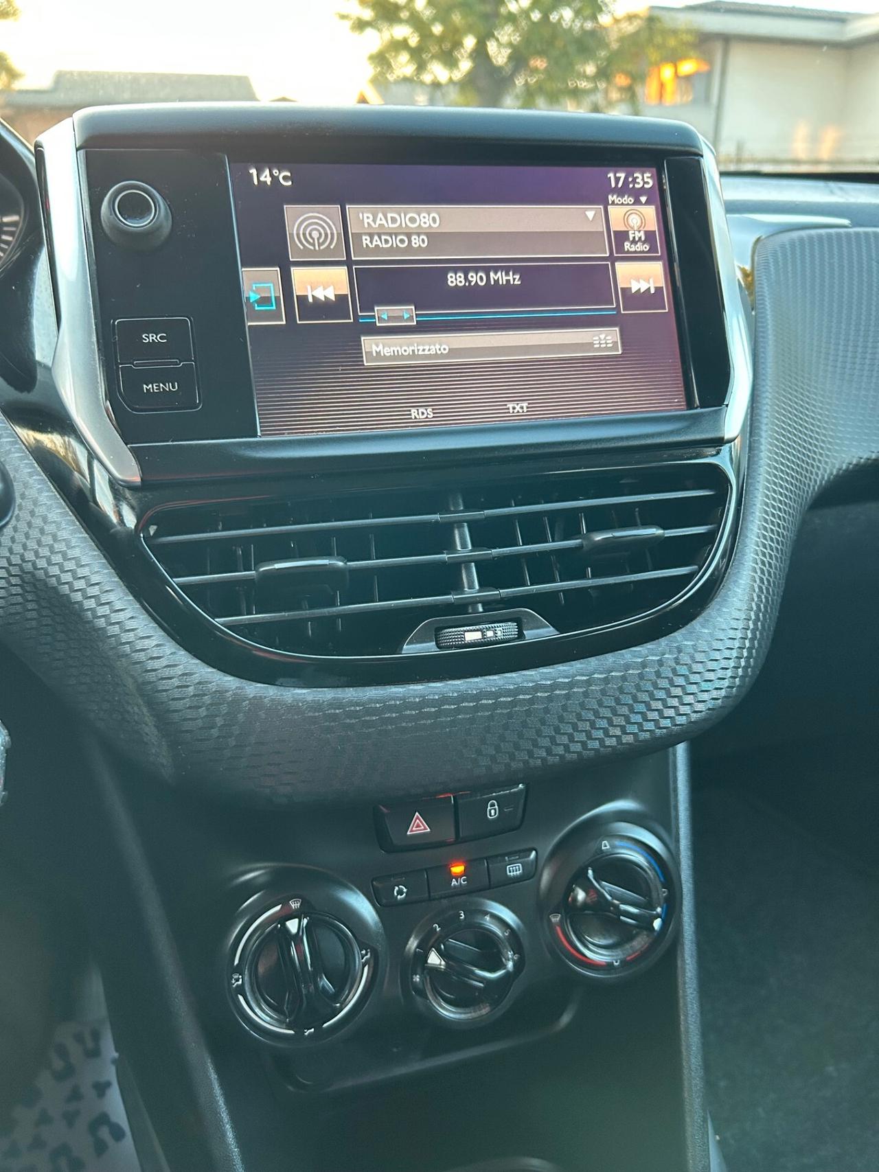 Peugeot 2008 1.6 HDi 75cv - NEOPATENTATI