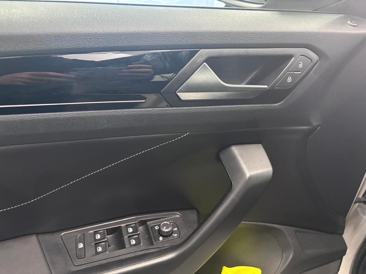 VOLKSWAGEN T-ROC 2.0 TDI R-LINE RETRO-NAVI-LED
