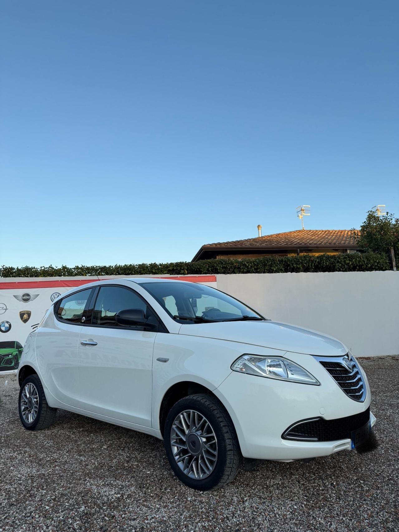 Lancia Ypsilon 0.9 TwinAir 85 CV 5 porte Metano Ecochic Gold