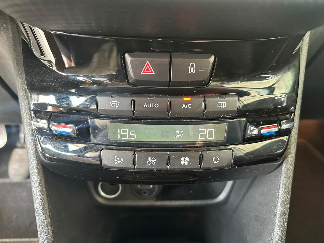 Peugeot 2008 BlueHDi 100 Allure 2016