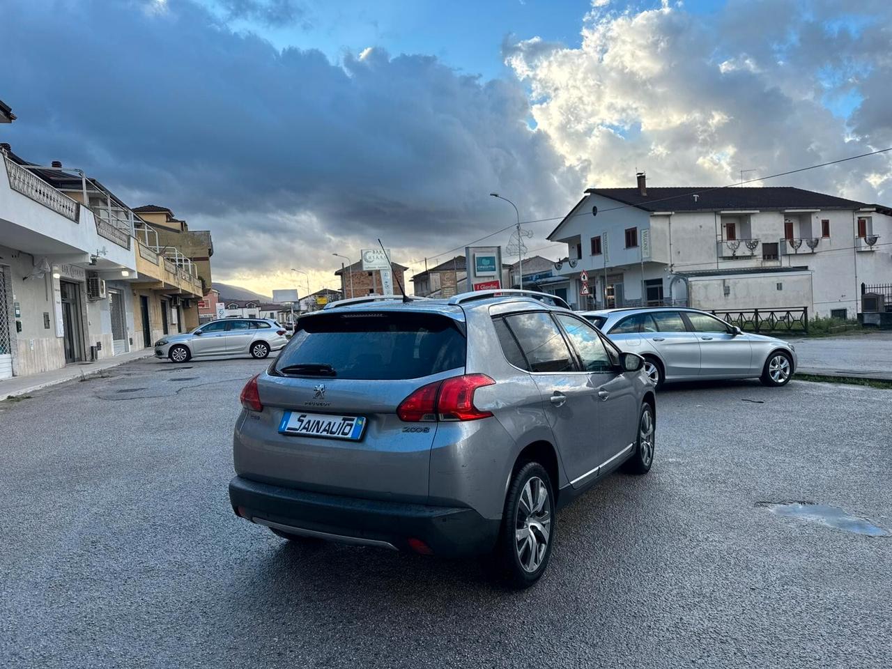 Peugeot 2008 BlueHDi 100cv Black Matt Garanzia