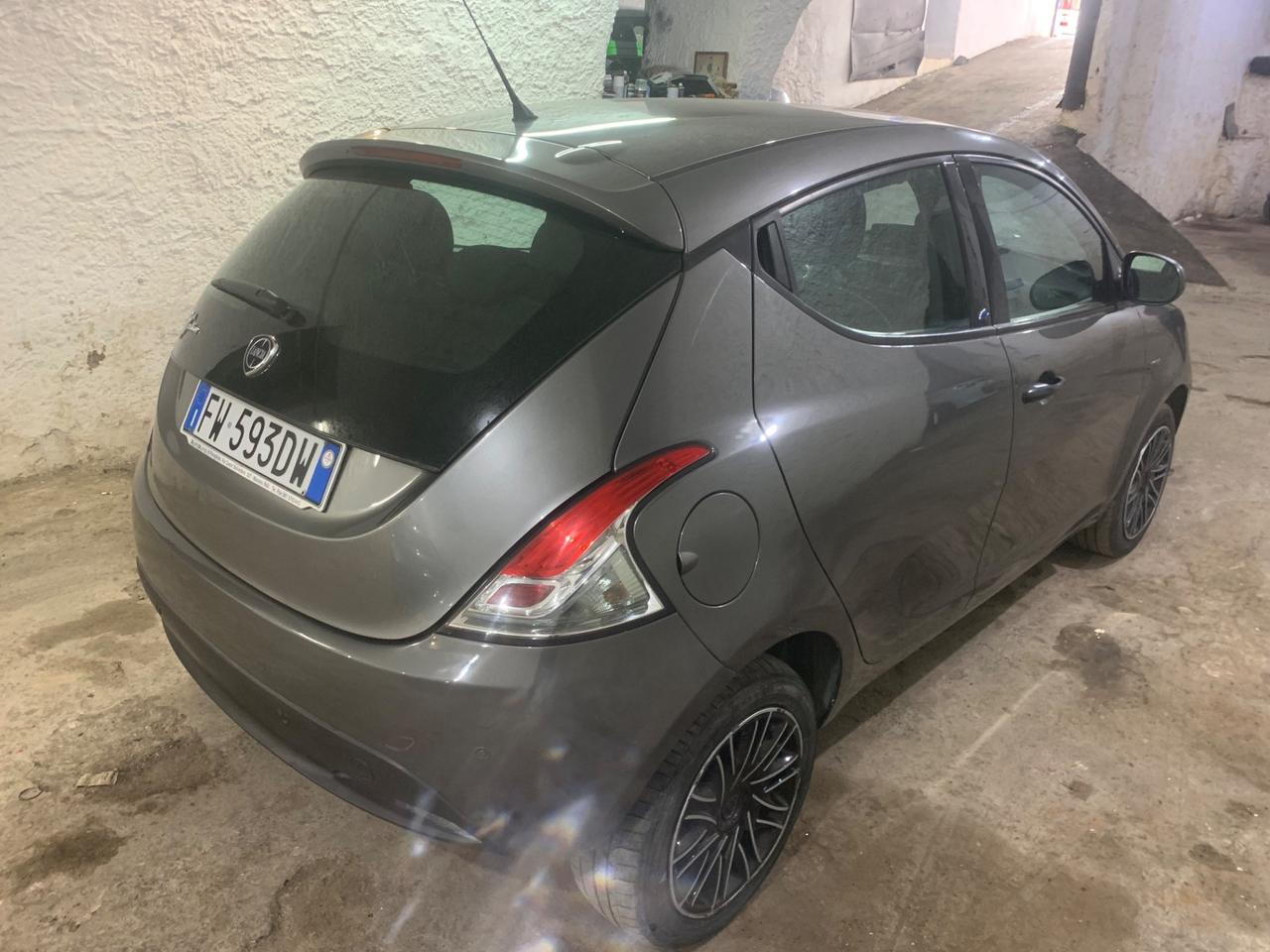 Lancia Ypsilon 1.2 69 CV 5 porte GPL Ecochic Elefantino Blu