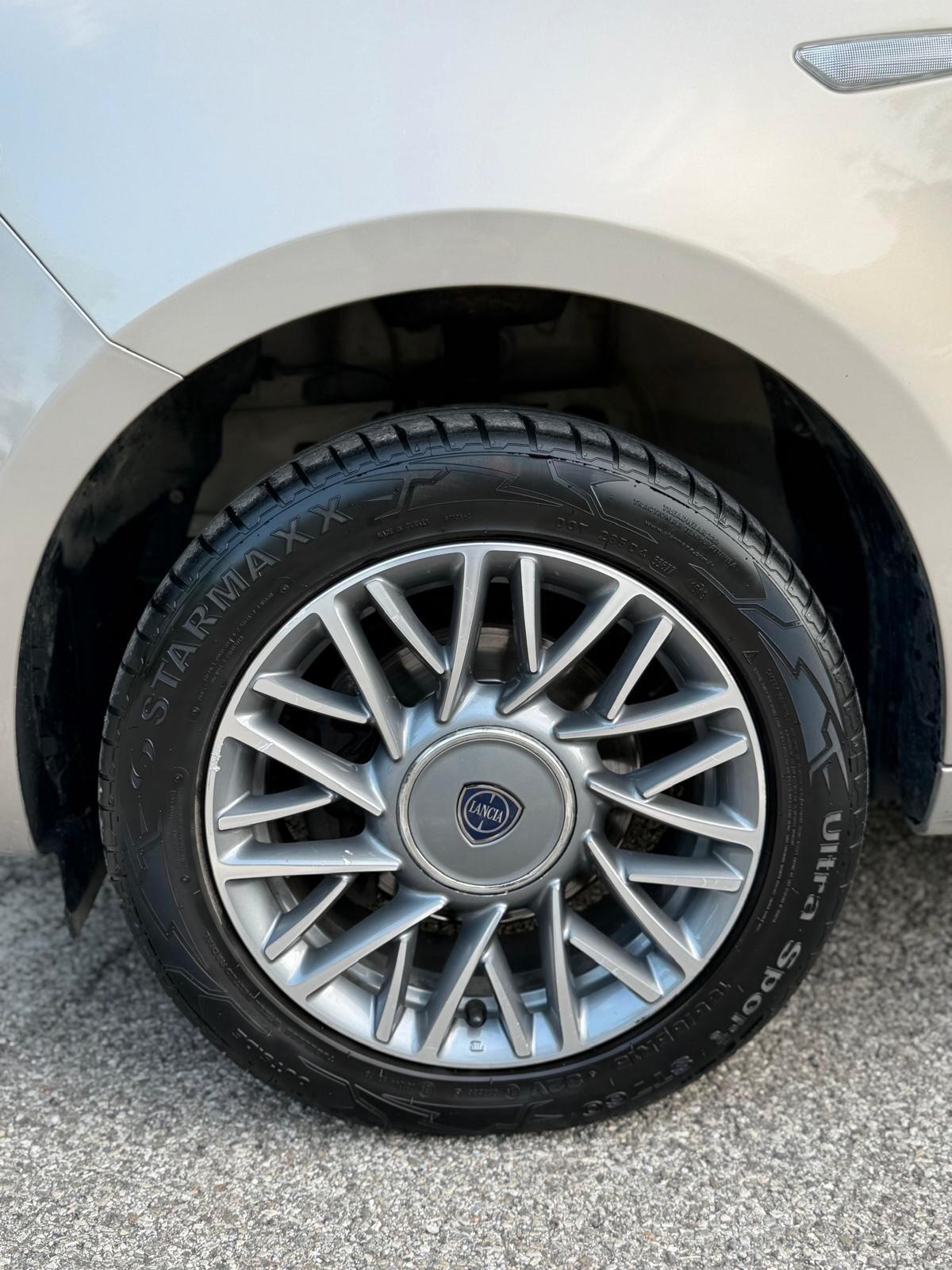 Lancia Ypsilon 0.9 TwinAir 85 CV 5 porte Metano Ecochic Gold