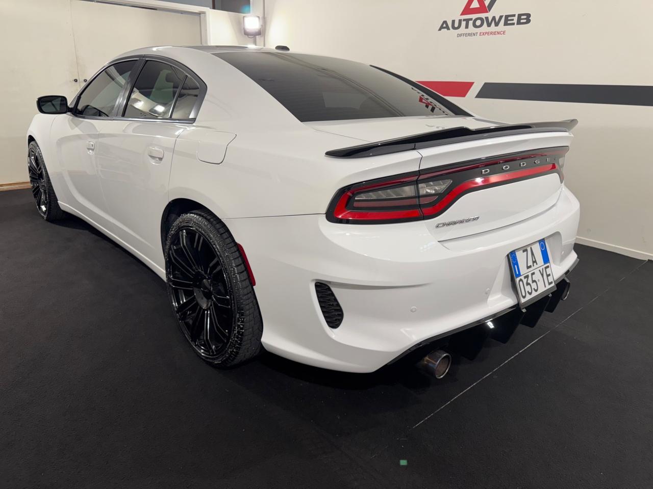 Dodge Charger 3.6 L V6 SXT ' CERCHI 22 '