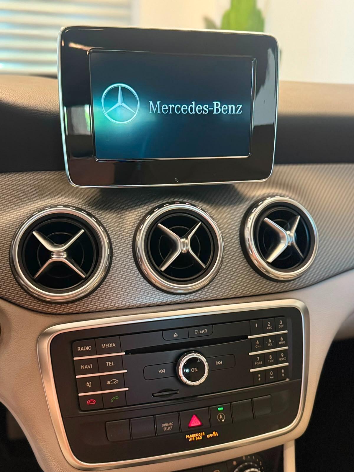 MERCEDES GLA 200 D PREMIUM FULL OPTIONAL RESTYLING