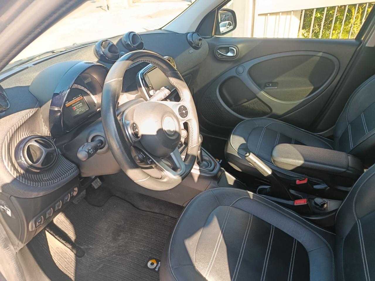 Smart ForFour EQ Pulse